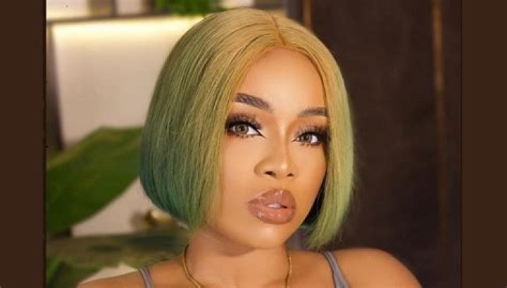 Actress Onyi Alex’s SUV Broken into by Armed Robbers; Her Belongings, Including Wigs, Stolen (Watch Video)