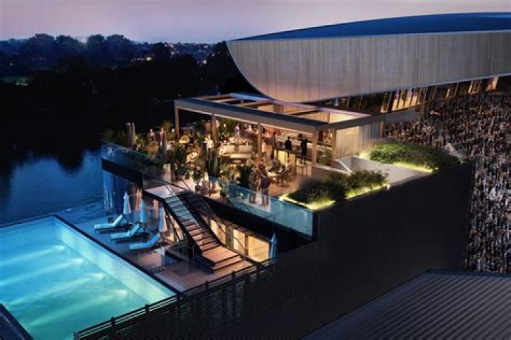 Alex Iwobi Aims to Replicate Okocha’s Legacy at Craven Cottage