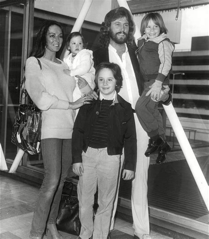 Barry Gibb Kids, Wife, Family, Age, Net Worth, Height, Bio