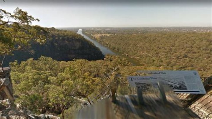 Blue Mountains cliff fall: Person fell at Portal Lookout