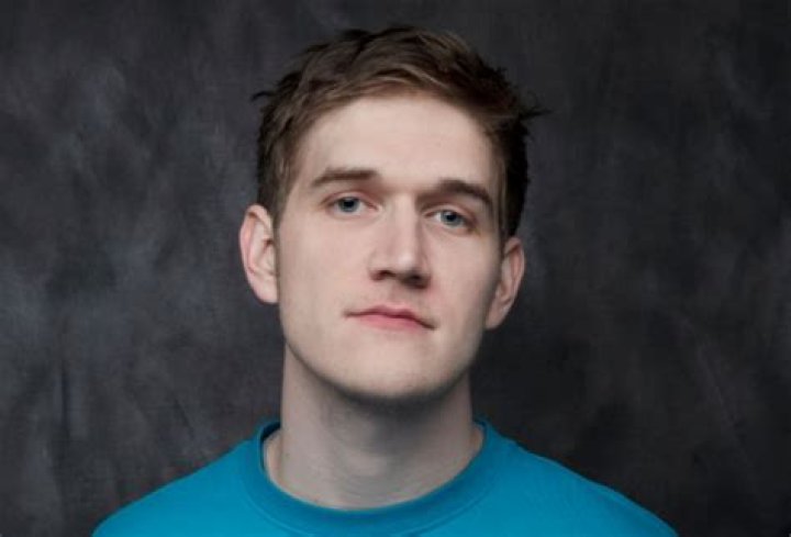 Bo Burnham Bio, Personal Life, Professional, Relationship Status, Gay