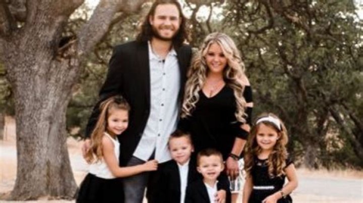 Brandon Crawford – Biography, Wife (Jalynne Dantzscher), Sister, Kids, Family