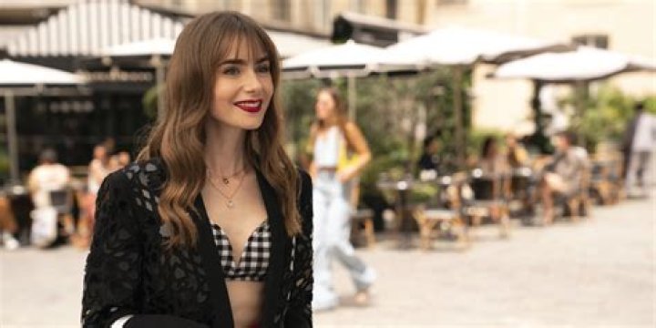 Bridesmaid's breast takes centre stage, causing guest to spray money on her instead of on bride (video)