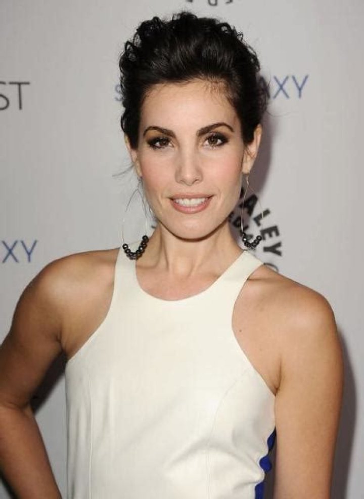 Carly Pope Biography: 5 Quick Facts You Should Know About The Actress
