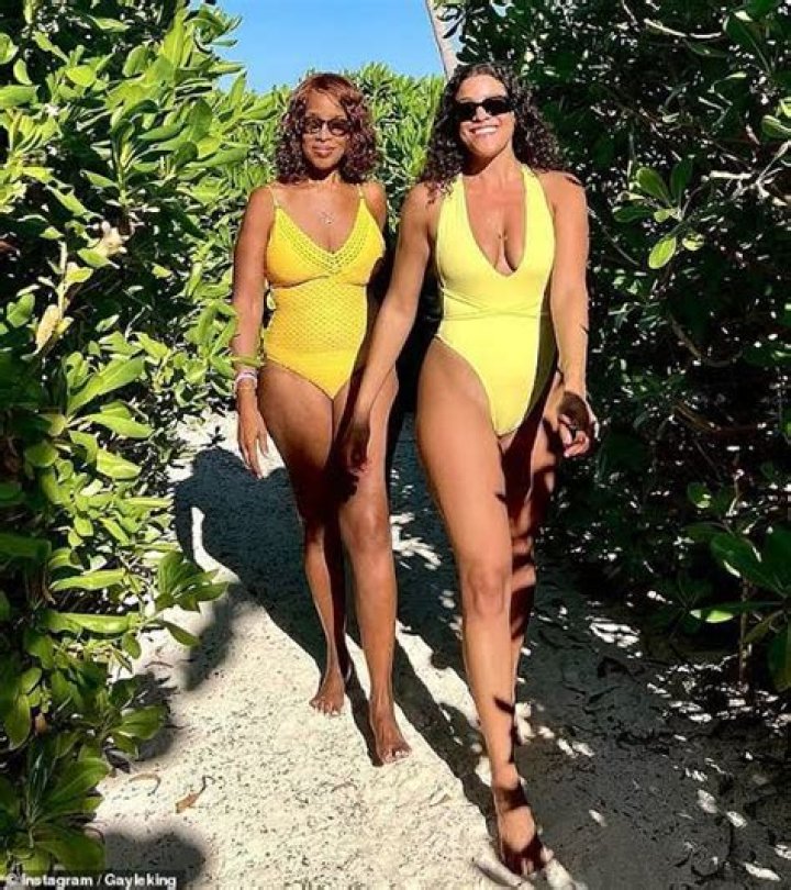 CBS Mornings' Gayle King, 68, turns heads in bold swimsuit photo with lookalike niece