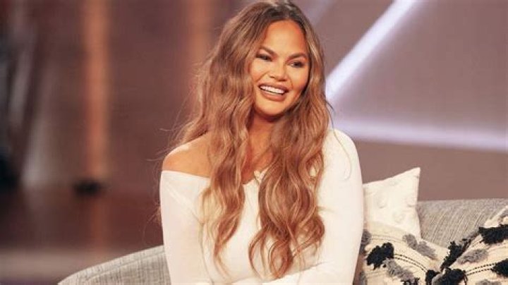 Chrissy Teigen looks unreal after pink hair transformation