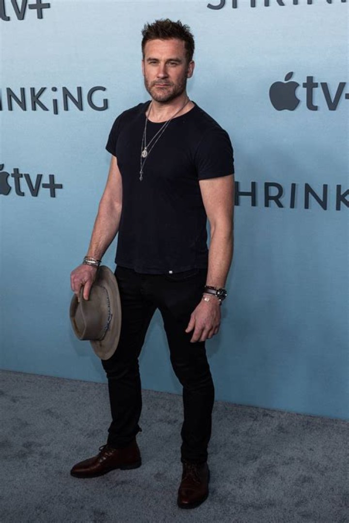 Clive Standen – Biography, Height, Body Stats, Wife, Family, Kids