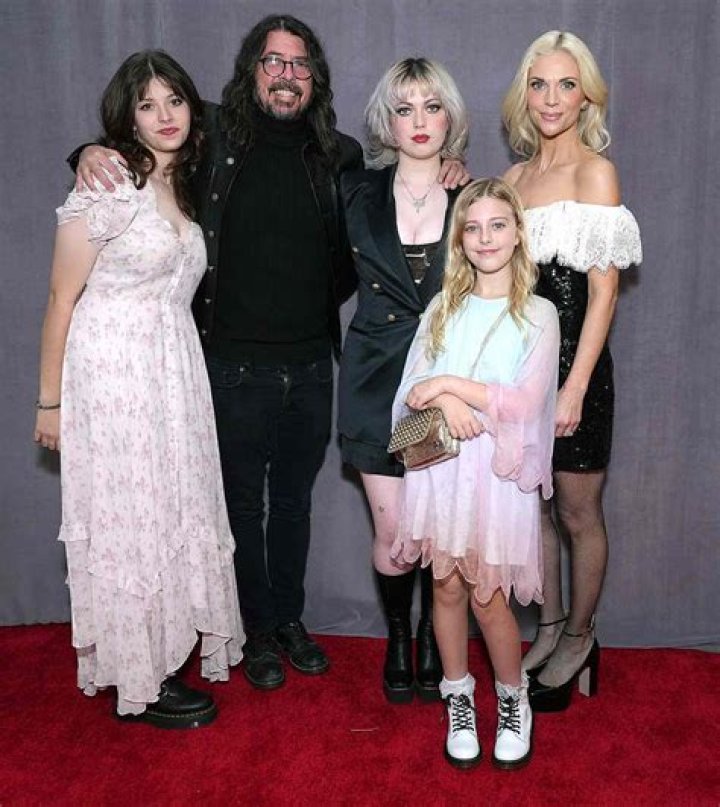 Dave Grohl – Bio, Net Worth, Wife, Age, Daughter, Family, Height