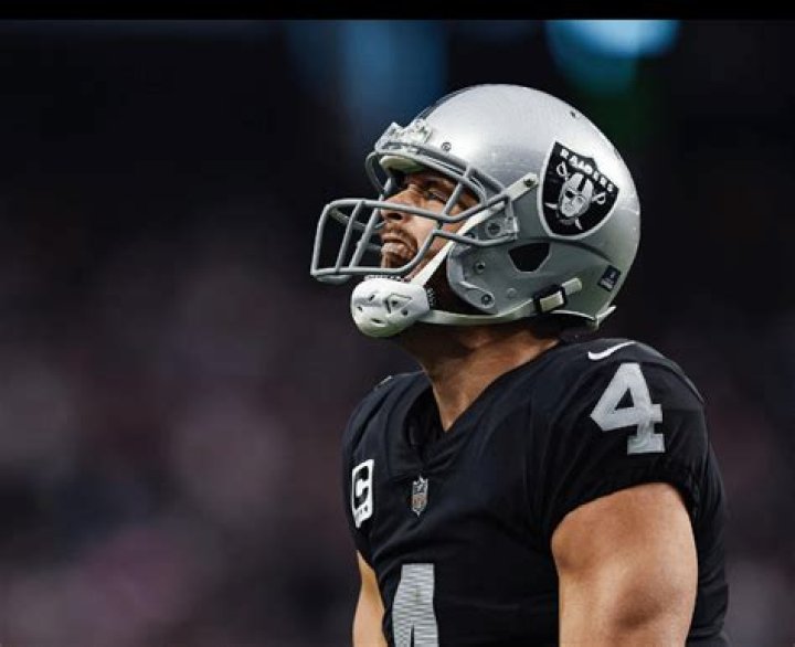 Derek carr Bio, Age, Parents, Siblings, Wife, Children, Height, Salary, NFL statistics
