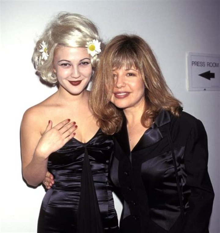 Drew Barrymore breaks down in tears as she opens up about past troubles: 'I'm just so hard on myself'