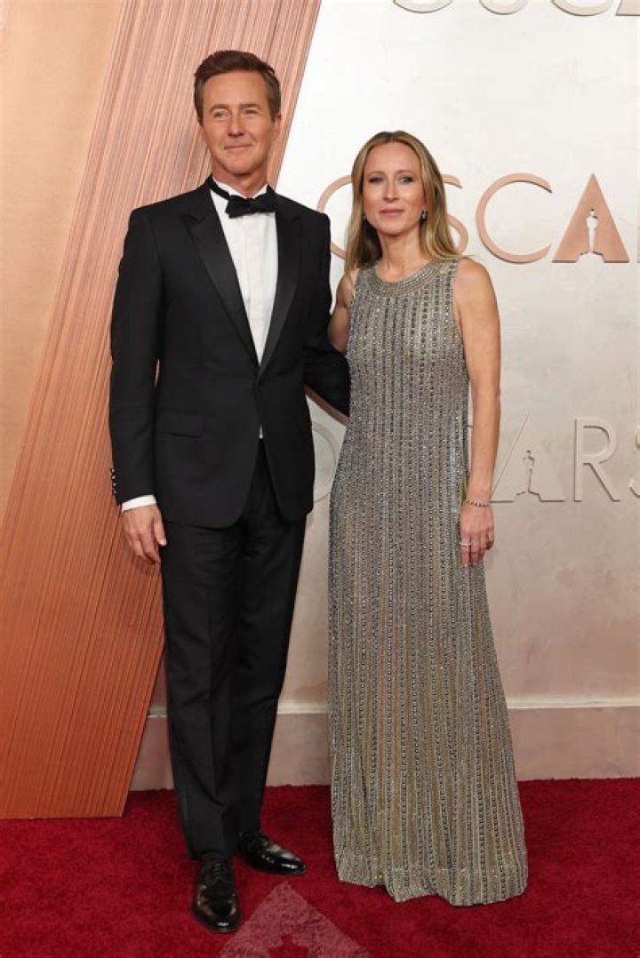 Edward Norton Height, Wife (Shauna Robertson), Net Worth, Age, Facts