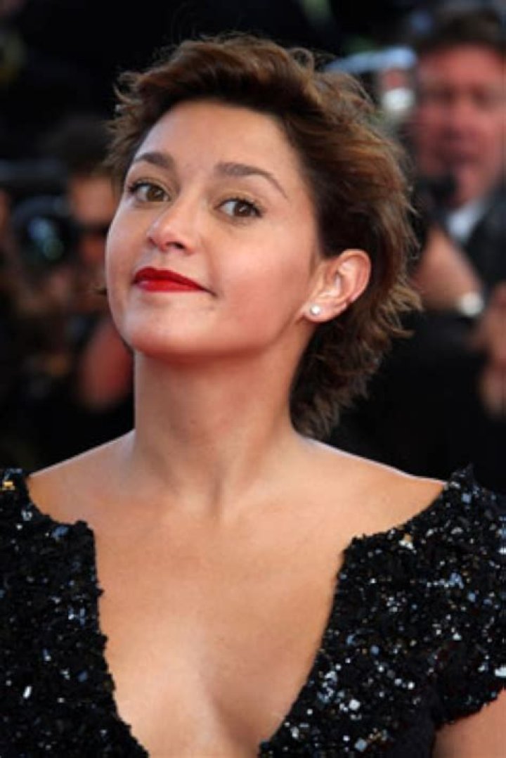 Emma De Caunes Biography