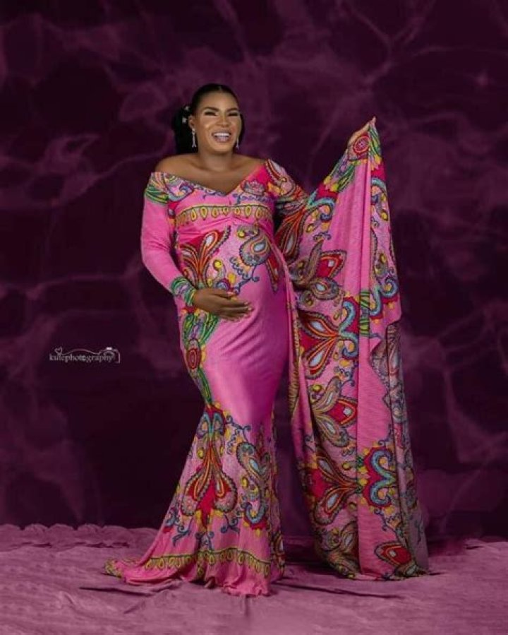 Family, friends share beautiful maternity photos as they mourn Nigerian woman who died during childbirth
