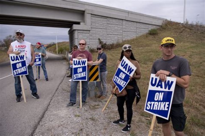 General Motors reaches tentative agreement with UAW
