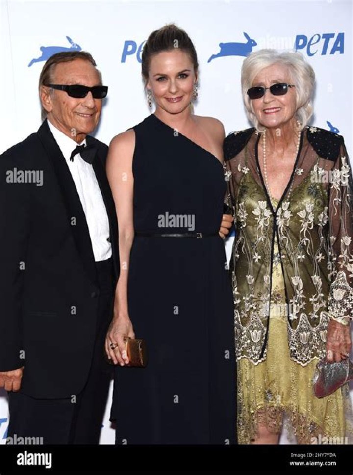 Get to Know Alicia Silverstone’s Parents – Monty Silverstone And Didi Silverstone