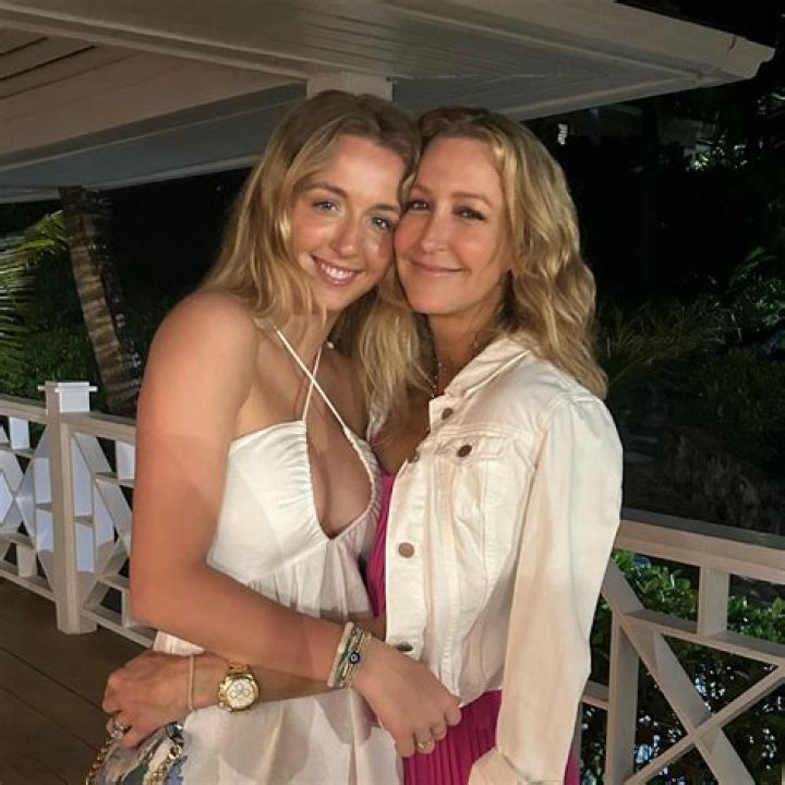 GMA's Lara Spencer twins with daughter in string bikini in latest jaw-dropping vacation photo