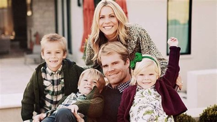 Greg Olsen Wife, Brother, Children, Height, Weight, Family, Bio