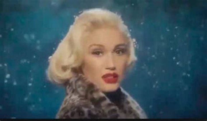 Gwen Stefani channels Marilyn Monroe in adorable video with Blake Shelton