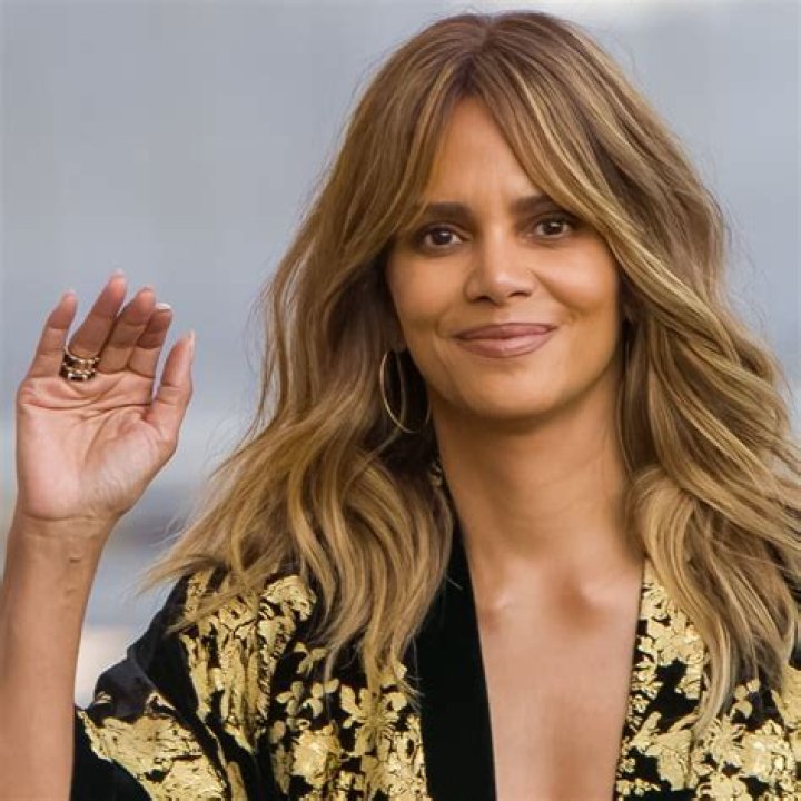 Halle Berry is an actual goddess in daring dress with sky-high slit