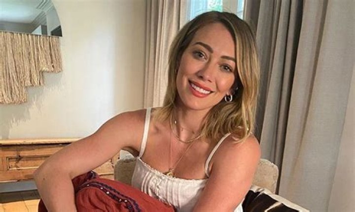 Hilary Duff divides fans with photo inside separate bathroom from husband Matthew