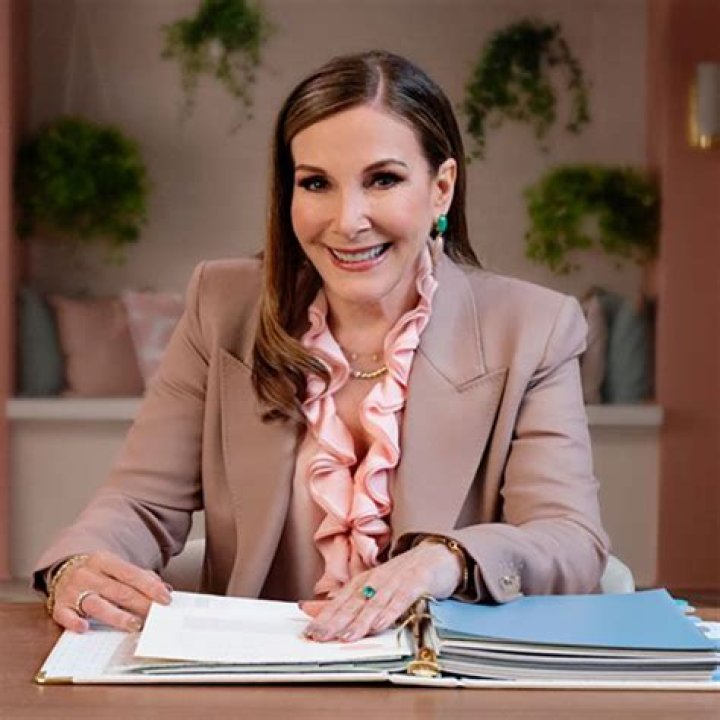 How Rich Is Mindy Weiss?