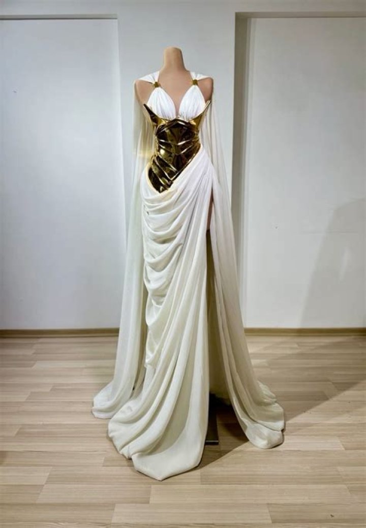 How to braid 'Golden goddess' Ella Henderson's gorgeous Greek plaits