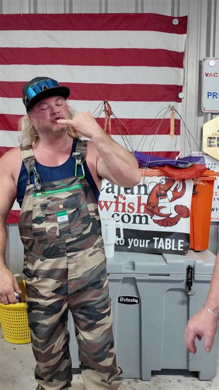 how to clean an alligator?