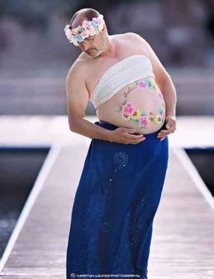 Husband does maternity photoshoot after his pregnant wife refused to despite him already paying the photographer