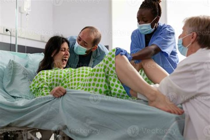 I'm a parenting editor and these are 15 things that surprised me about giving birth