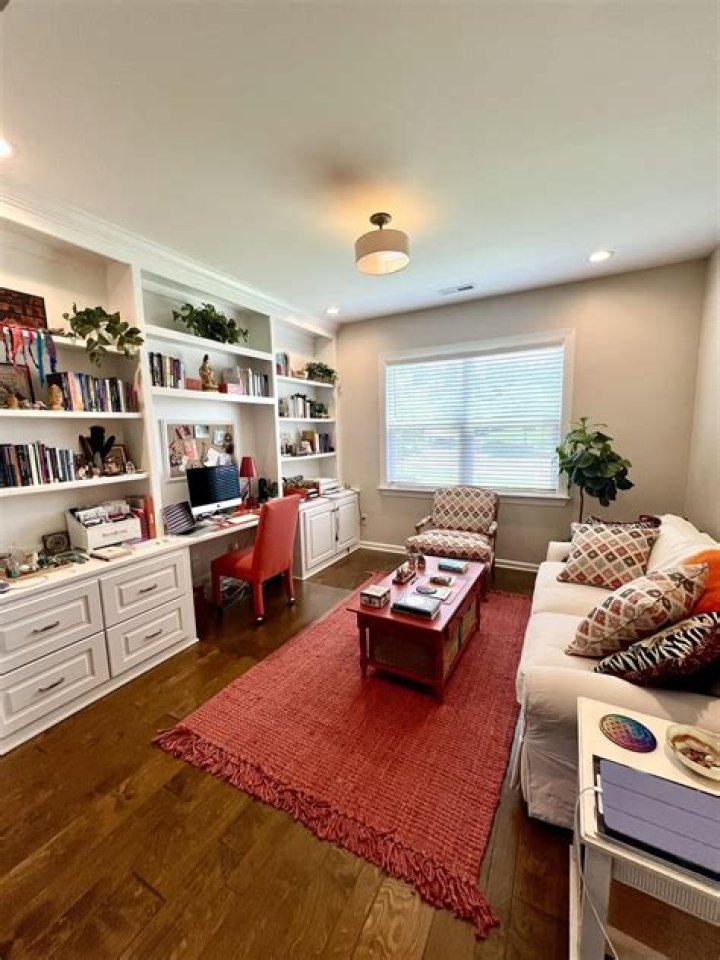 Inside Jerry Seinfeld's ultra-impressive homes: See his huge kitchen, cozy living room and home office