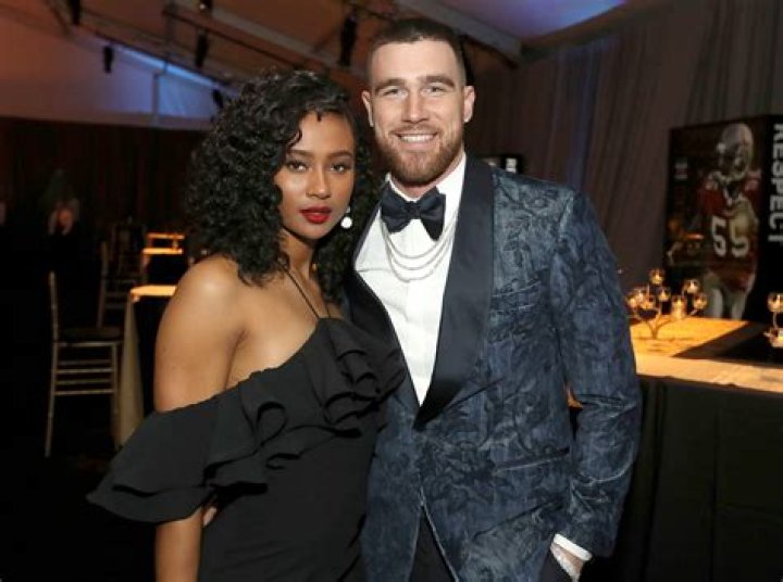 Is Drew Carey married or gay, who is wife or girlfriend, net worth, salary