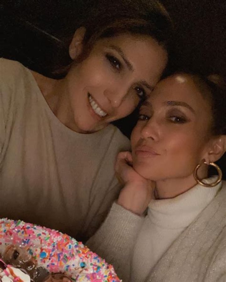 Jennifer Lopez twins with rarely-seen sister Leslie during double celebration inside family home