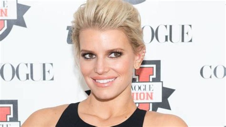 Jessica Simpson shows off amazing figure as she slips back into her Daisy Dukes - and wow