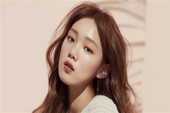 Lee Sung-kyung bio, facts, life of South Korean actress, age, height