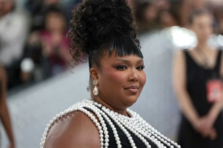 Lizzo Refutes Claims of Sexual Harassment From Employees