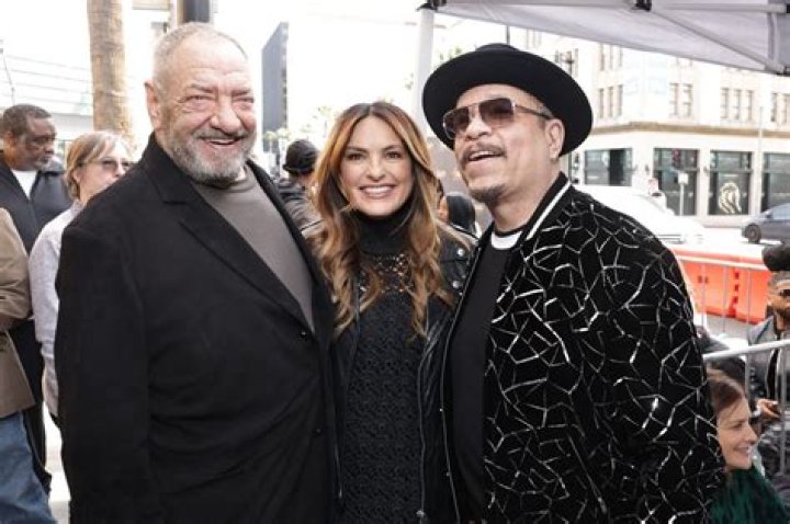 Mariska Hargitay shares cozy selfie from celebratory date with husband Peter Hermann – and a legendary guest