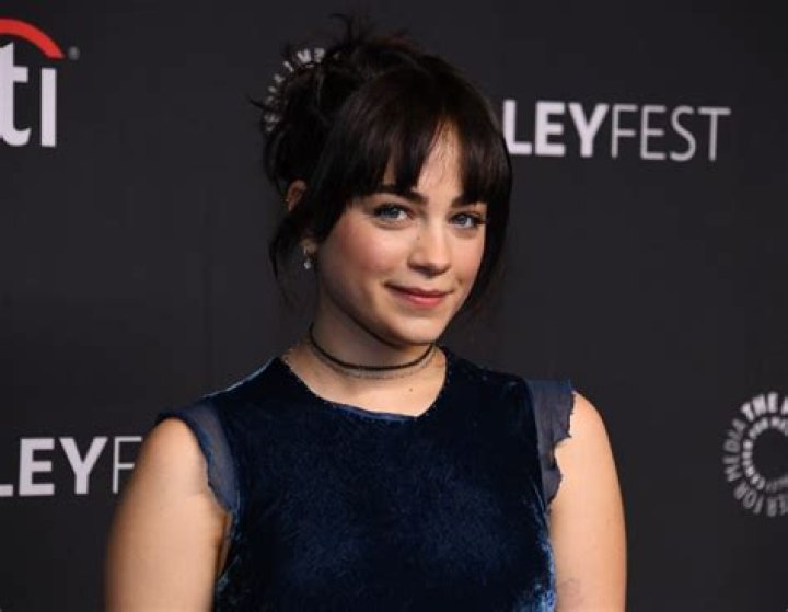 Mary Mouser Bio, Height, Net Worth, Age, Movies, Boyfriend, Instagram