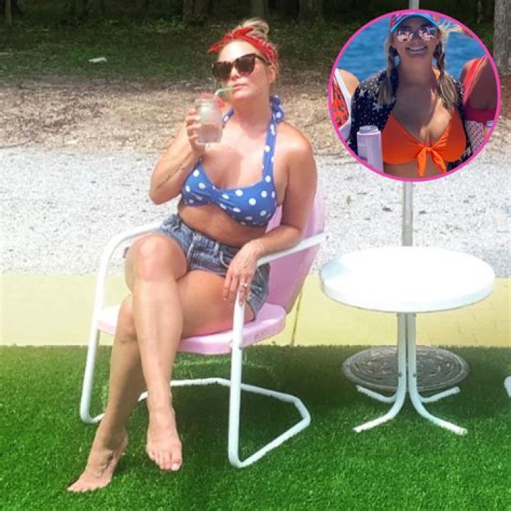 Miranda Lambert sizzles in tiny neon bikini in jaw-dropping sun-soaked photos – fans go wild