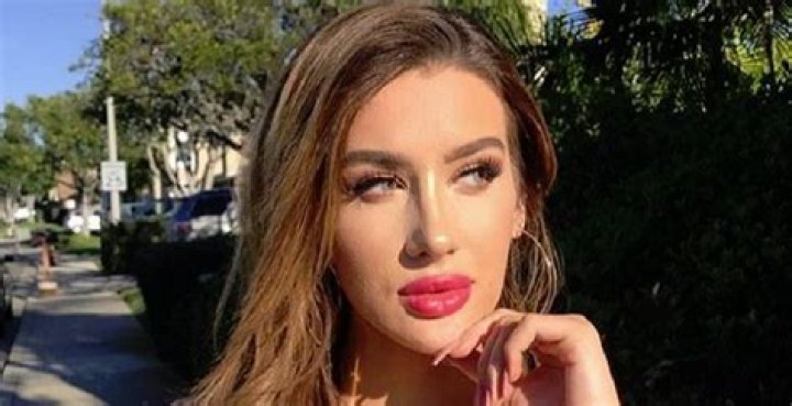 Molly Eskam Bio, Age, Height, Career, Personal Life, History