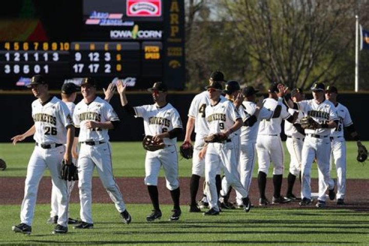 Oakland defeats Milwaukee 100-95 | AP News