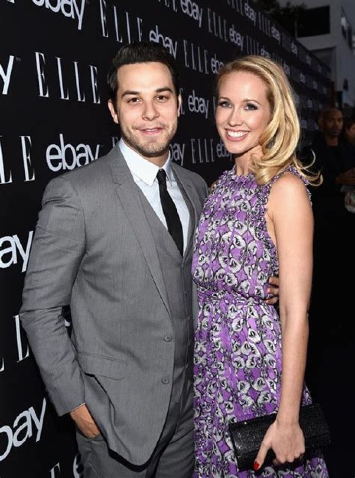 Pitch Perfect stars Anna Camp and Skylar Astin are married!