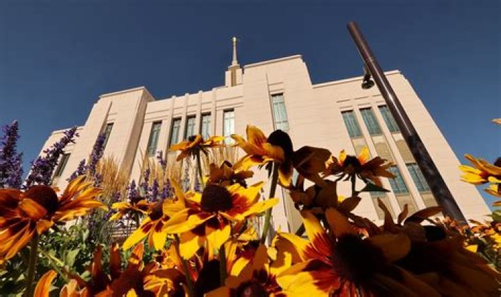 President Eyring dedicates Saratoga Springs temple