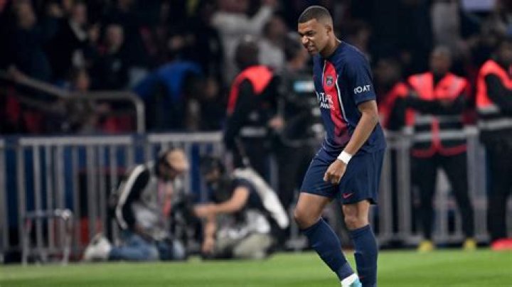 PSG routs bitter rival Marseille 4-0 but sees Mbappé limp off. Lens finally wins