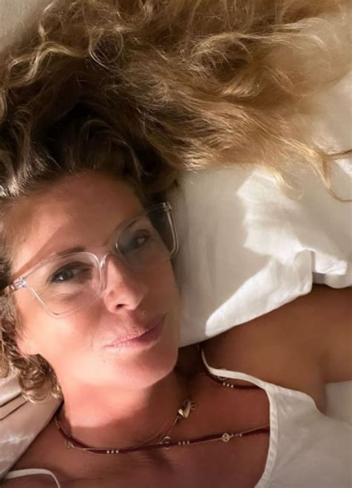 Rachel Hunter wows with Rapunzel-inspired hair in bedroom selfie