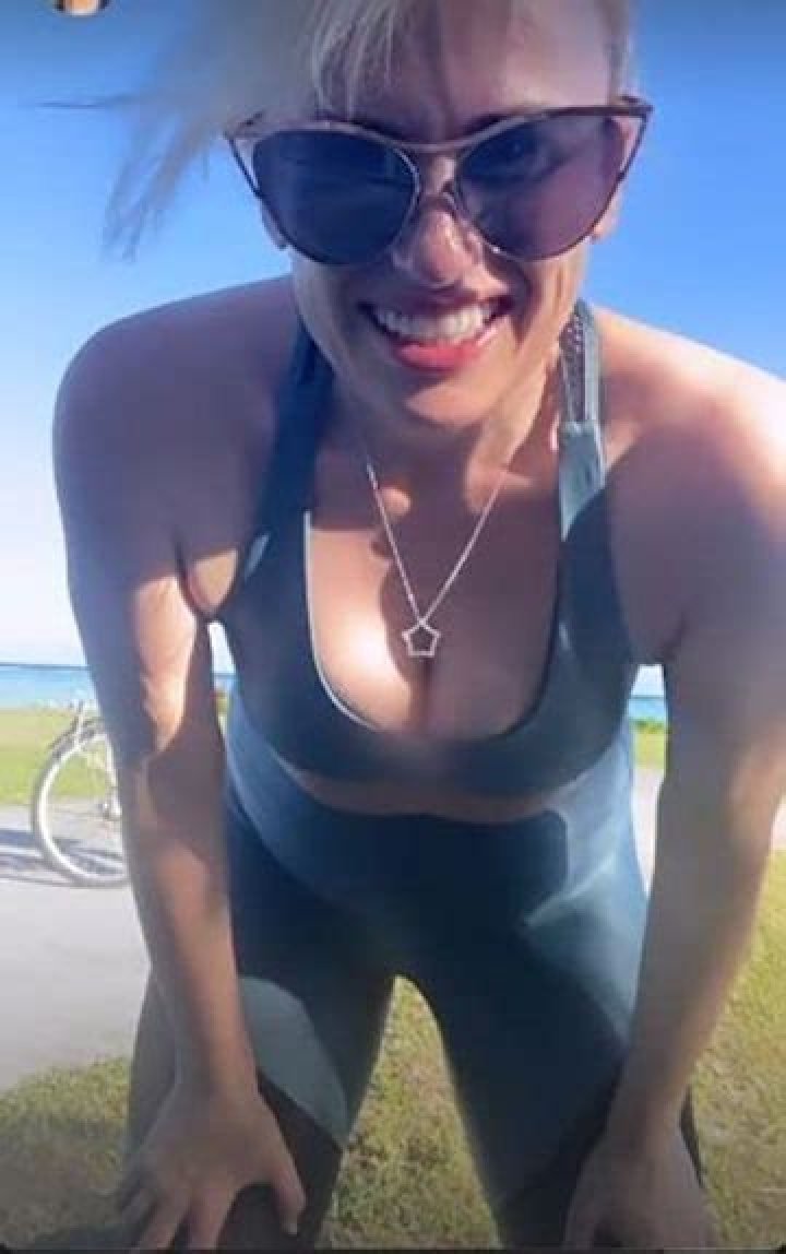 Rebel Wilson showcases weight loss in tiny lycra sportswear for tropical workout
