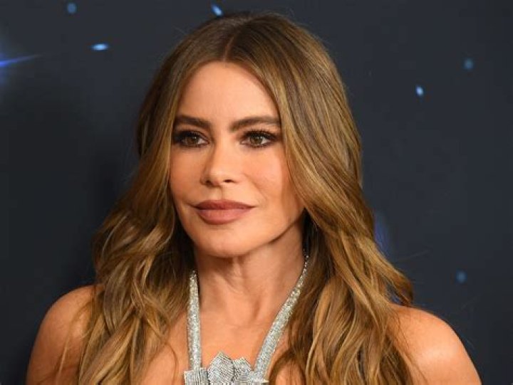 Sofia Vergara shows off stunning new nightgown with intimate selfie