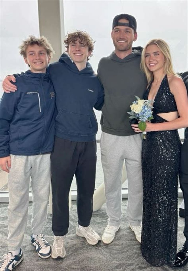 Tanner Fox girlfriend, sister, brother, dad, car, accident, height