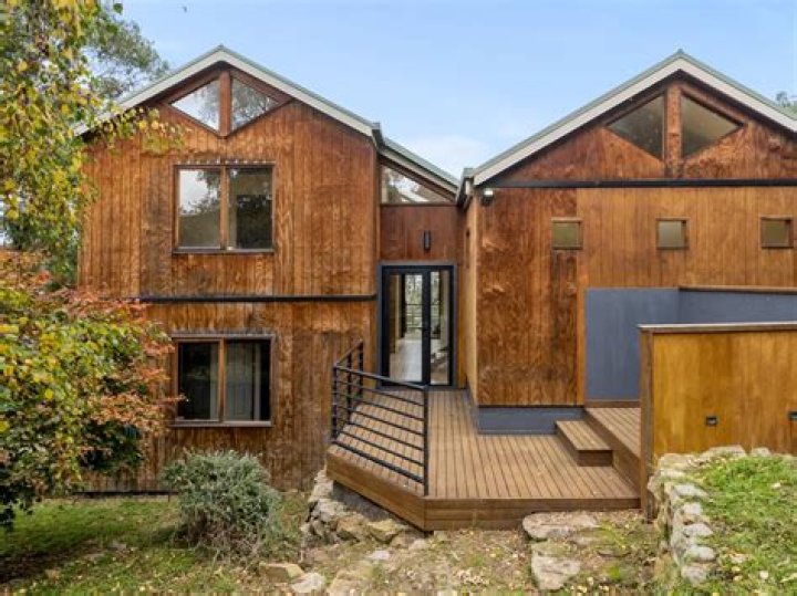 Tasmania real estate: No.29 Wassell Pl, Lindisfarne is for sale with 4one4