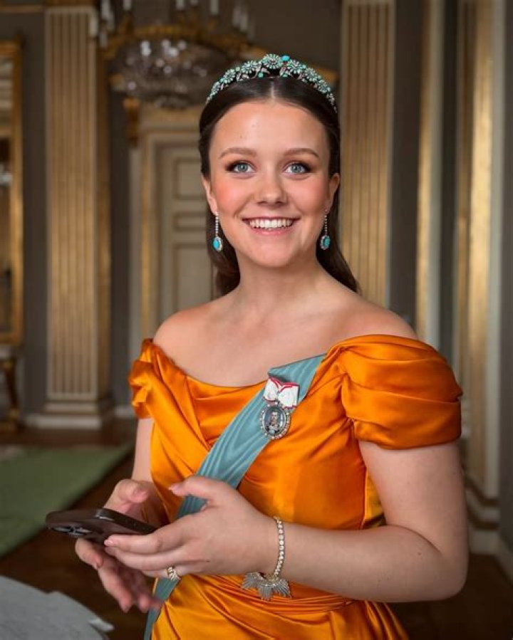 The sweet story behind Countess Sophie's favourite bold designer dress