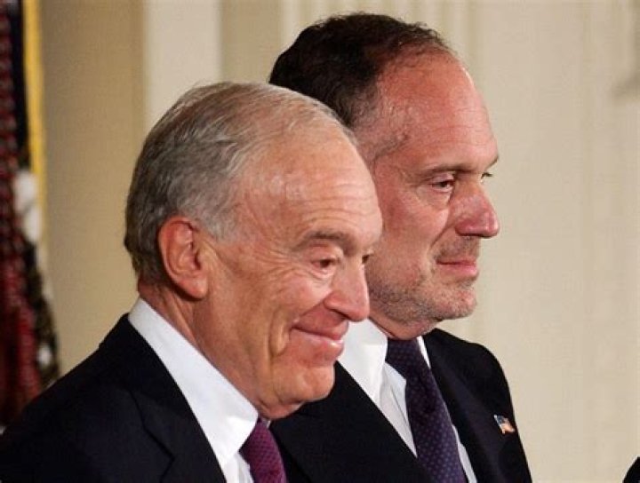 The Wealth of Ronald Lauder